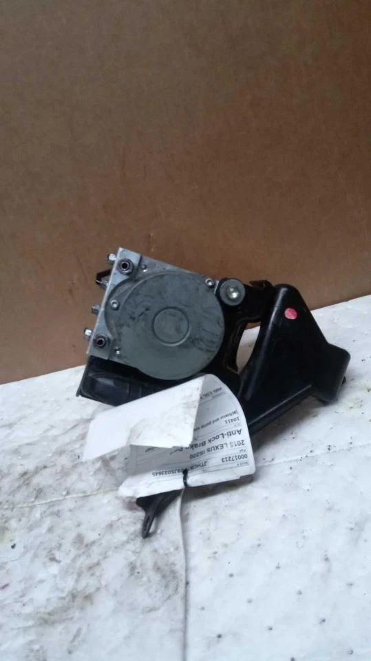 Anti-Lock Brake Part Actuator And Pump Assembly Fits 18-19 LEXUS IS300 440733 - Imagem 2 de 4