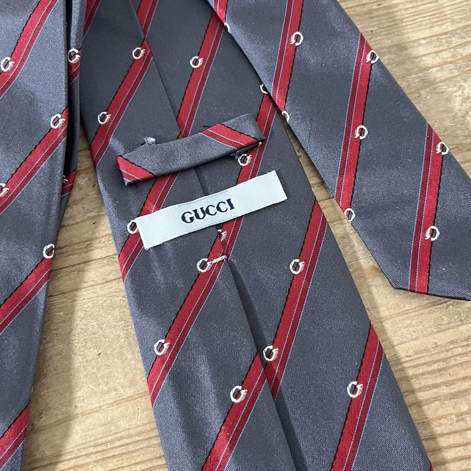 Corbata de Seda GUCCI Vintage Gris Rojo Rayas GG Hecha a Mano en Italia 53.5" L Foto 3 de 4