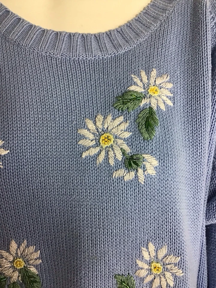 VTG. THE QUACKER FACTORY KNITS QVC BLUE FLORAL DAISY  CREW SWEATER - Image 2 of 4