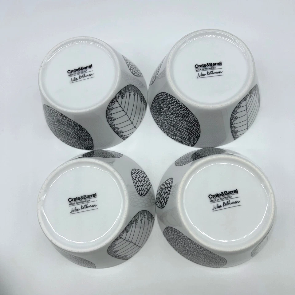 Juego de 4 vajilla blanco y negro 16 piezas Carate & Barrel Leif de Julia Rothman Foto 3 de 4