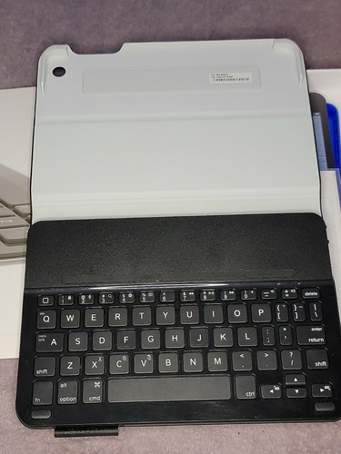 Logitech Ultrathin Keyboard Folio for iPad mini & iPad mini Retina - Black - Picture 6 of 11