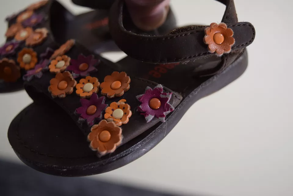 Gymboree Baby Infant Girl 3 Sandals Shoes 3C Brown Flowers - Image 4 of 4