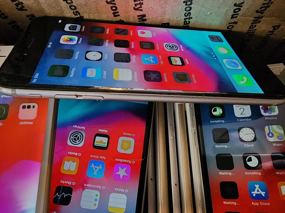 Smartphone Apple iPhone aleatorio - Desbloqueado o bloqueado Foto 3 de 4