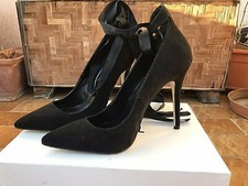 STILETTO HEEL AND LACES NECKLINE