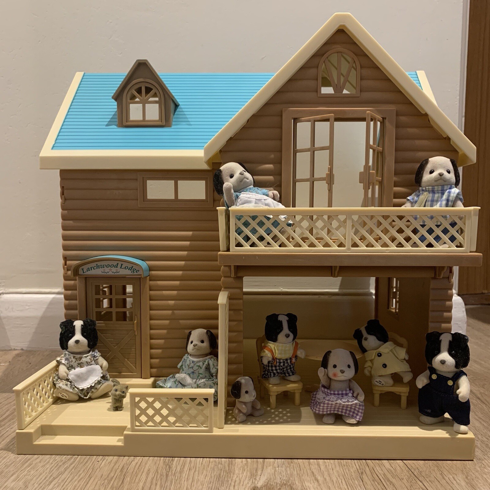 Sylvanian Families House, Larchwood Lodge with Extras Furniture