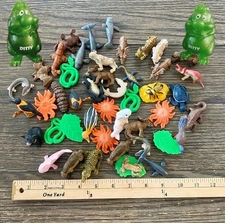 YOWIE Ditty Lot Animal Figurines 40+ with TWO Ditty Guardian Figurines Green