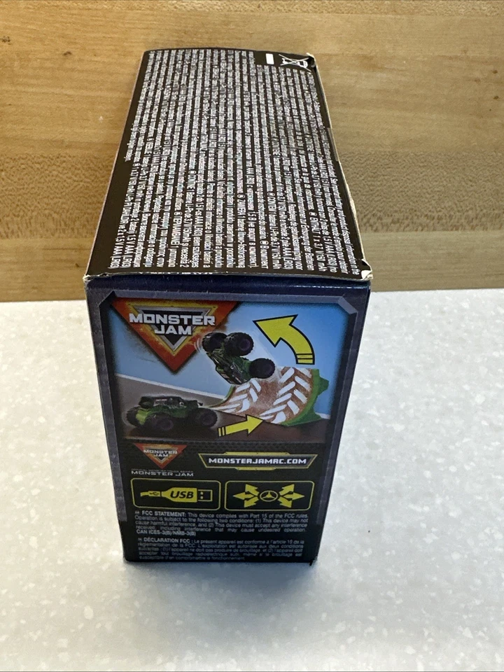 Monster Jam Official Grave Digger 1:64 Remote Control Monster Truck with Ramp - Image 4 of 4