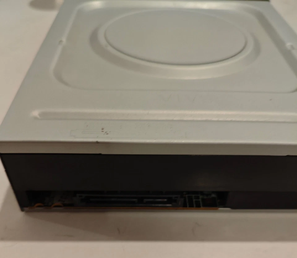 LG DVD Burner 22X DVD+R 8X DVD+RW 22X DVD-R 16X DVD-ROM 48X CD-ROM GH22NS50 - Image 3 of 3