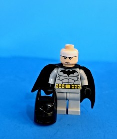 LEGO Batman Minifigure Classic 2006 Light Gray Suit 7780 7779 7782 Excellent