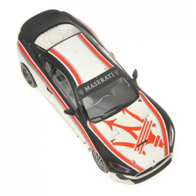 Minichamps 400101201 MASERATI GRANTURISMO MC GT4 'MASERATI' 2010