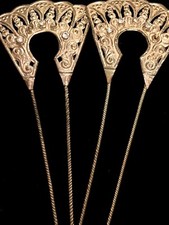 Two pretty vintage hair combs or hair pins with beautiful designs 