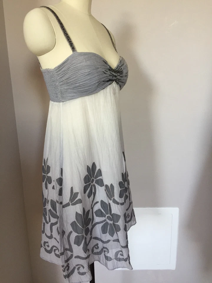 Vestido Yoana Baraschi ombre talla 4 azul gris flores bordado con cuentas Foto 3 de 4