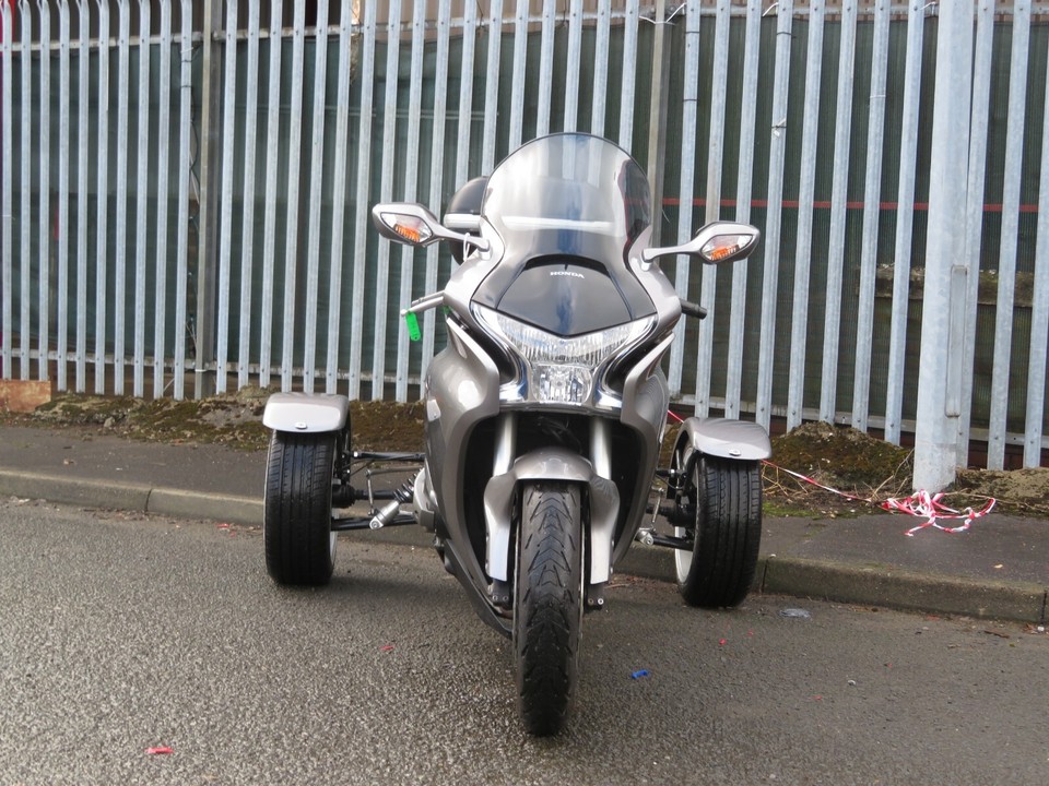 Honda VFR1200F DCT Semi Automatic Road Legal Trike We also buy trikes eBay