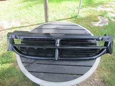 CHRYSLER VOYAGER / GRAND VOYAGER 1998 > FRONT GRILL.