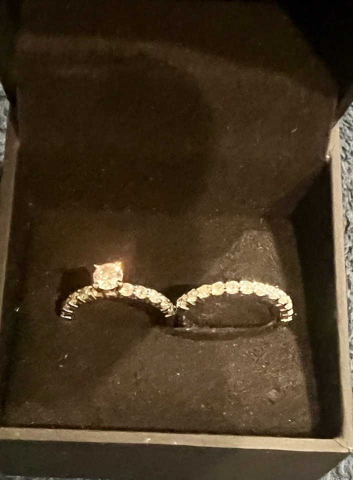 Anillo de oro blanco de 14k 13 diamantes naturales valorado certificado por GIA SI1 EE. UU. Vendedor Foto 3 de 4