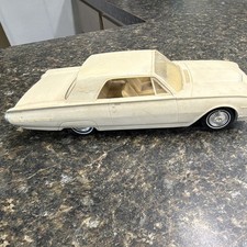 Ford Thunderbird 1962 1:18 Scale Beige Plasti...
