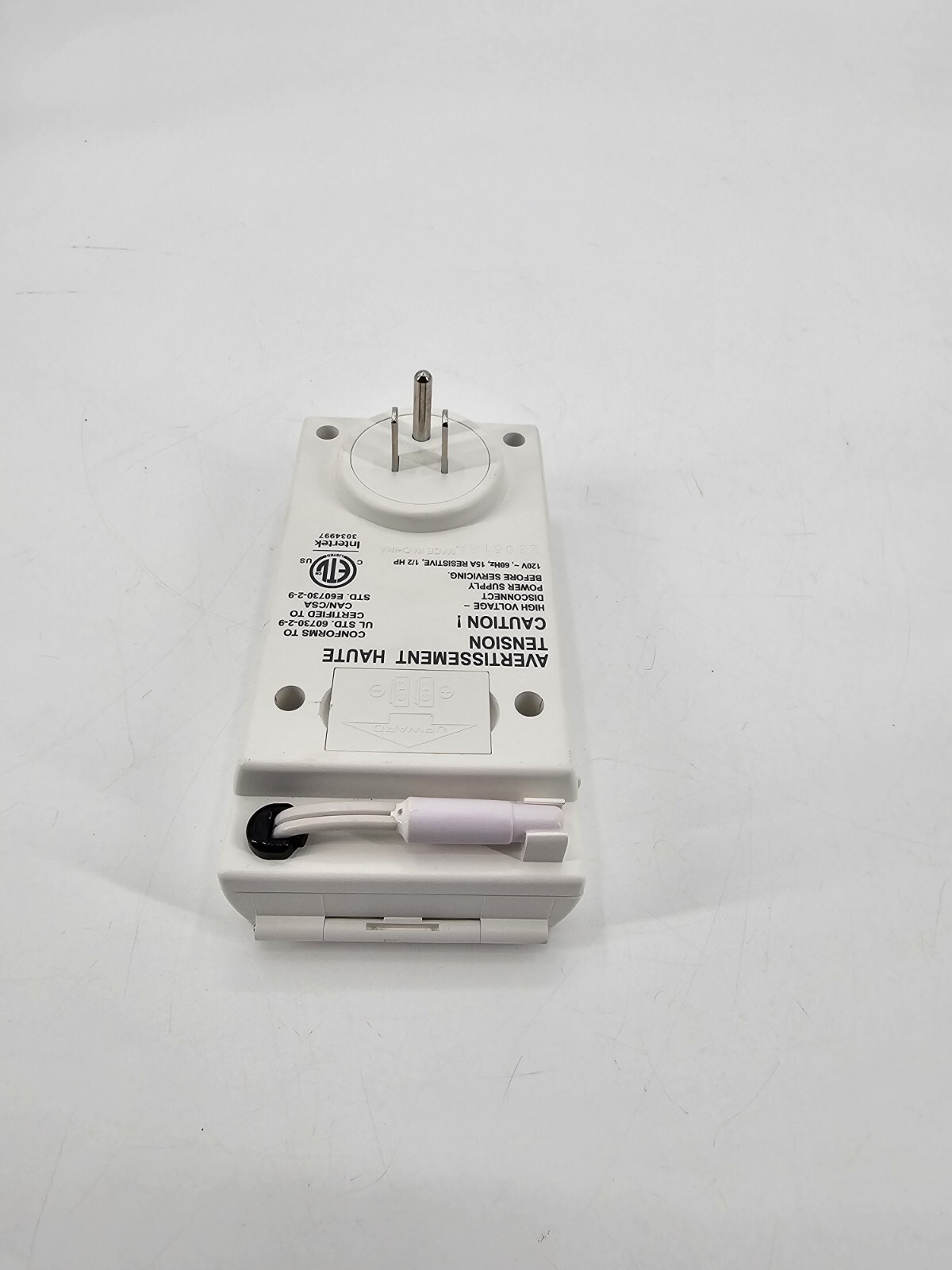 Lux WIN100 Automatic Heating Cooling Programmable Outlet Thermostat