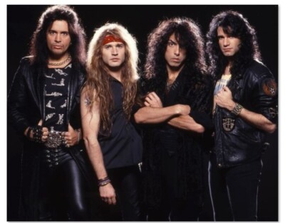 KISS: 1992 Revenge Era Group Pose with Bruce & Eric Singer 8'' x 10'' Photo #1