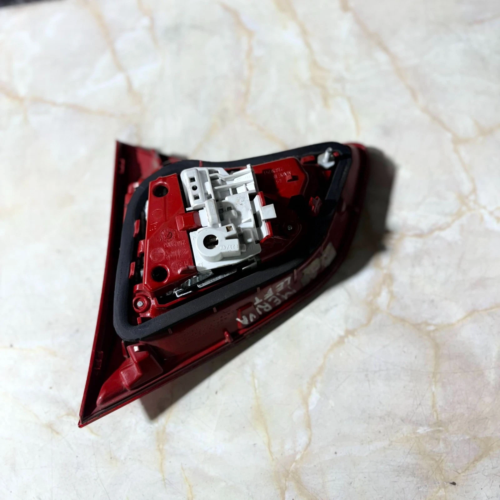 Vauxhall Meriva B 21629003 rear housing connector and mounting view