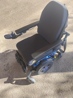 The Quantum Edge 3 ILevel Power Wheelchair . Fully functional