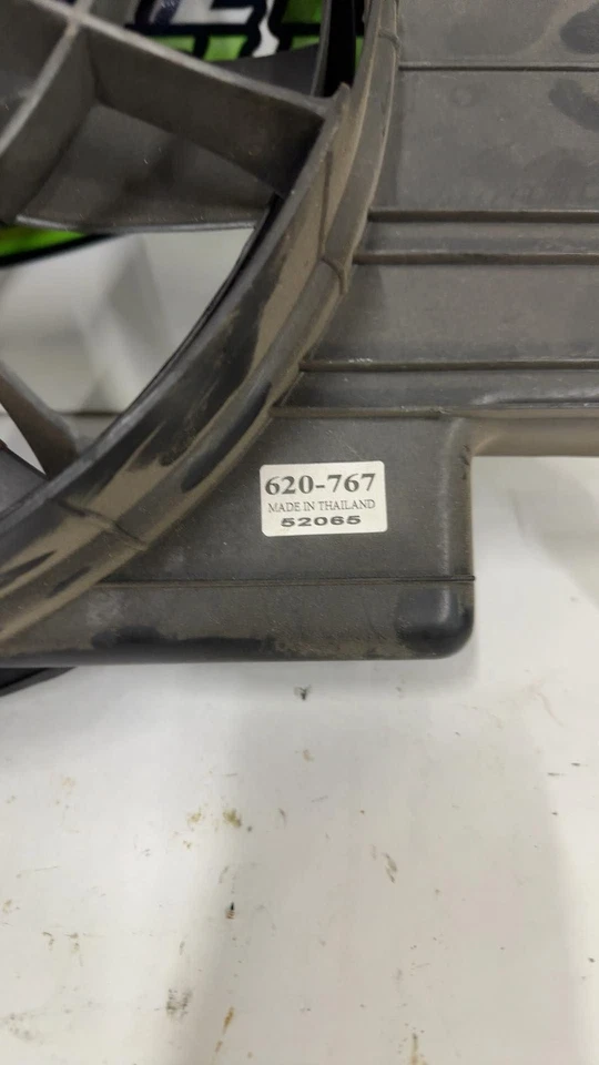 Ventilador y cubierta de radiador Saturn 2001 Foto 2 de 4