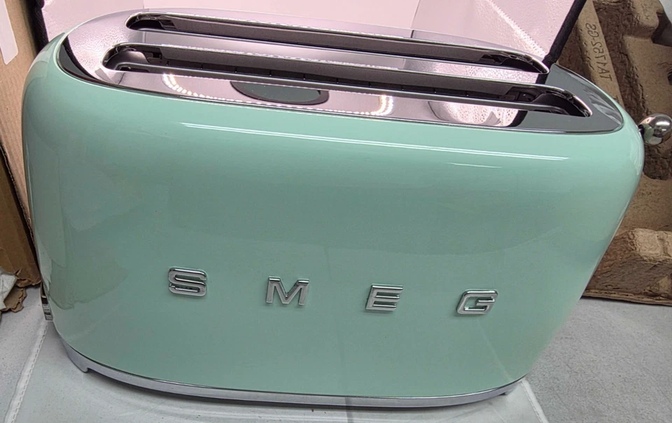 Tostadora de 4 rebanadas Smeg TSF01DGUK D&G - verde claro Foto 3 de 4