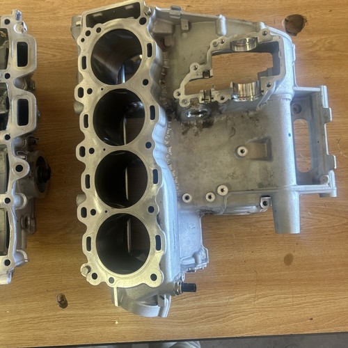 2021 BMW S1000RR CRANKCASE ENGINE BLOCK CASE UPPER LOWER MOTOR - Picture 3 of 24