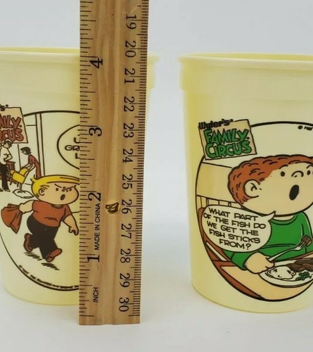 Juego de 4 tazas de plástico de circo vintage Wylers 1985 The Family nuevo stock antiguo - Imagen 7 de 8