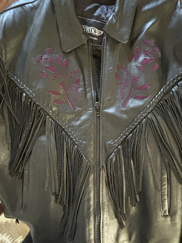 Cappotto UNIK pelle abbigliamento donna 4XL nero con rose viola e frange biker grunge - Foto 7 di 21