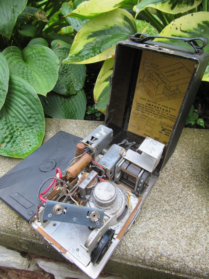 RARO tubo radio vintage portátil AIR KING cuerpo baquelita AM 494-1 Foto 4 de 4