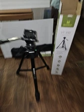 Magnus VT-300 Portable Video Camcorder Tripod Complete Open Box