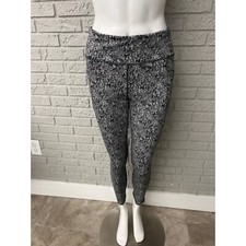 Women Textured Legging With Side Pockets Size L