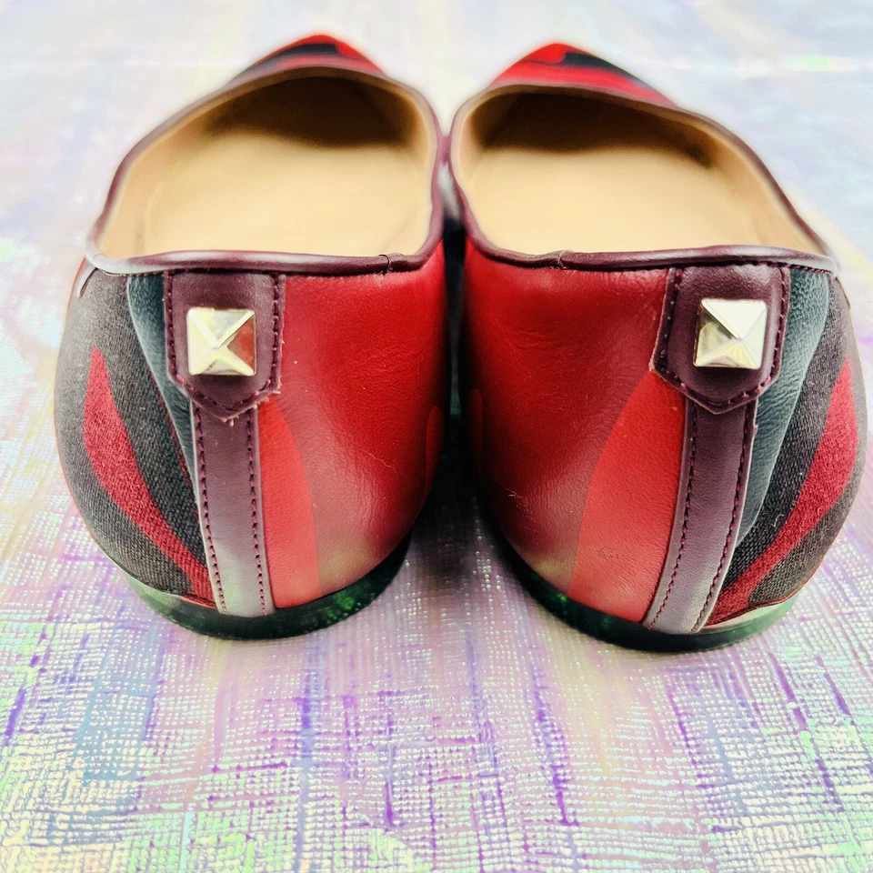 Valentino Garavani Cuero Rojo Abstracto Rockstud Plano - EU 37.5 - US 7 - Zapatos Foto 2 de 4