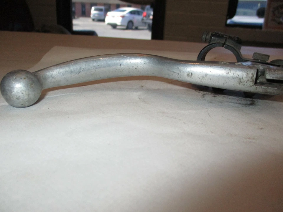 Palanca de embrague izquierda 1 con soporte de palanca 23X-83912-02-00 1982 Yamaha YZ490 Foto 3 de 4