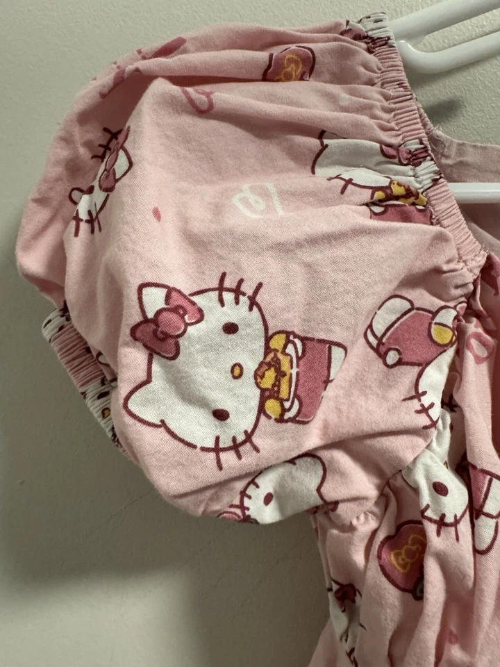 Hello Kitty хлопок короткий рукав со сборками платье розовый AOP девочек размер маленький 6/7 - Изображение 4 из 4
