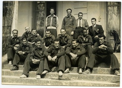 Fußball. Team Frankreich trifft auf Italien. 1948. Kakerlaken. Stufen.