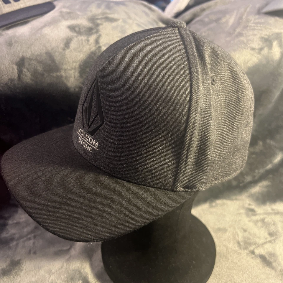 Volcom Hat Cap Adult Trucker Black Logo Snapback EUC Ships Free Very Nice Lid - Image 4 of 4