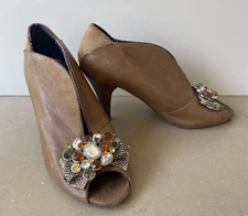 poetic licence Size 36.5. Leather/jewelled.