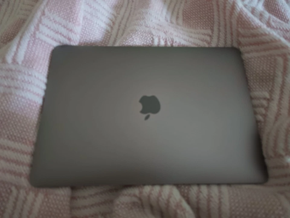 Apple MacBook Air 13" 2020 · i5 · 8GB · 500GB, foto 3 di 5