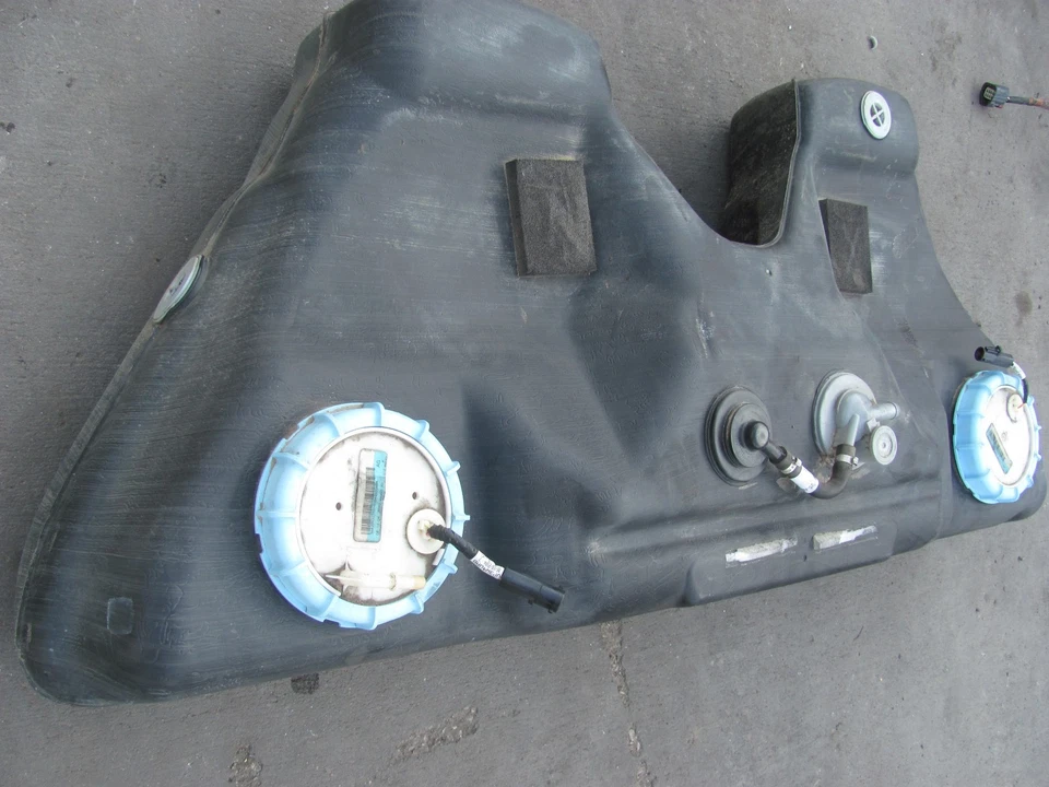 LINCOLN LS FUEL GAS TANK WITH  PUMPS  2000 2001 2002 - Image 4 of 4