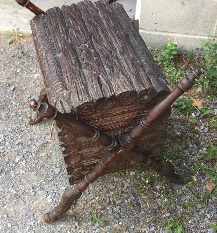 BLACK FOREST CARVED TRUNK Foto 3 de 4