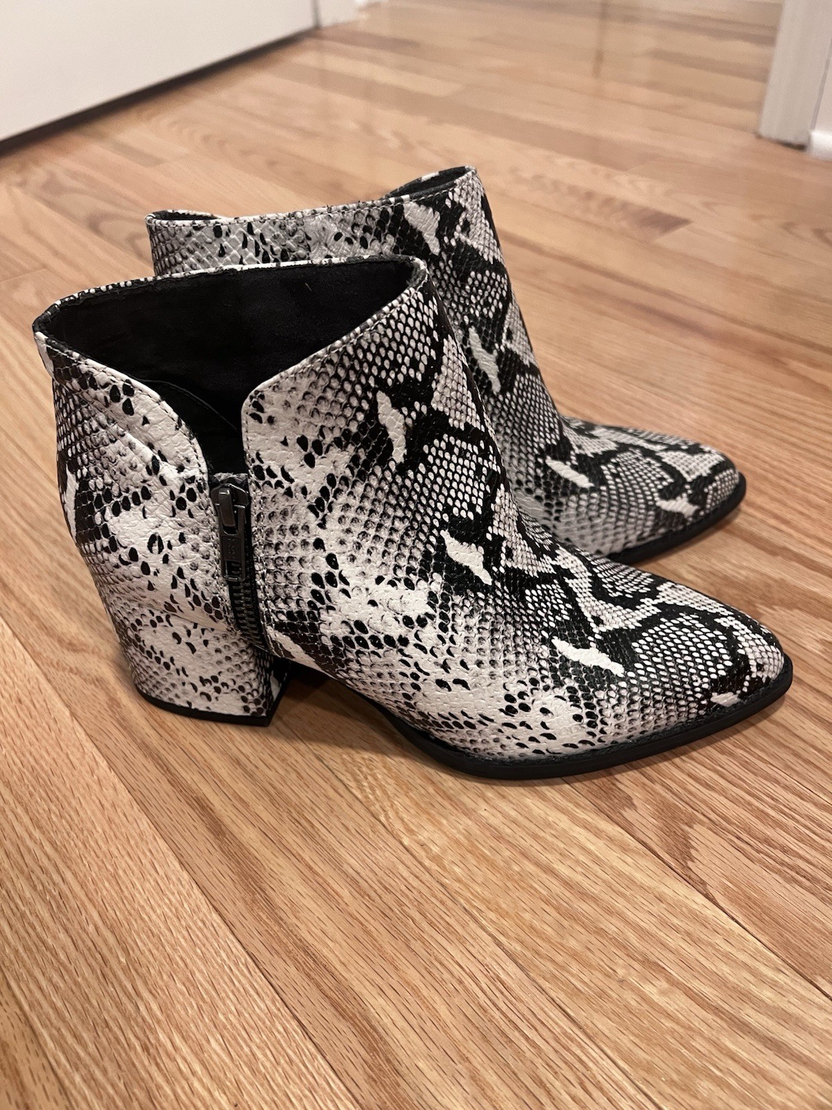 Seychelles Size 7 Black And White Python Print An… - image 4