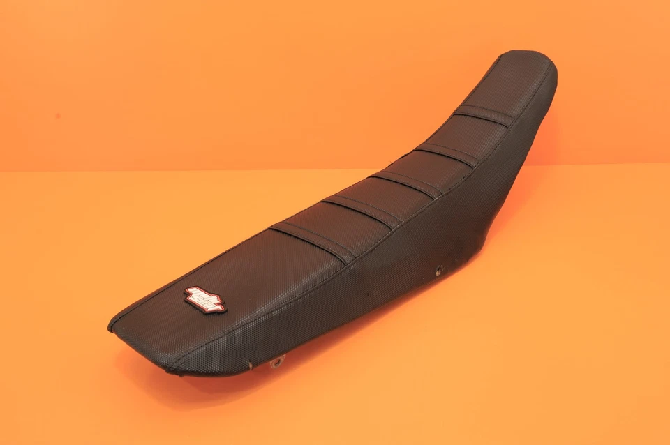 2009 07-09 RMZ250 RMZ 250 OEM Seat Saddle Pillion Foam Base Cover Pan Mounts - Image 3 of 4