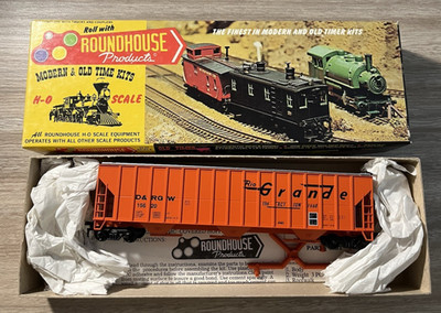 Ho Scale Train Roundhouse 3522 Rio Grande 50  FMC Covered Hopper