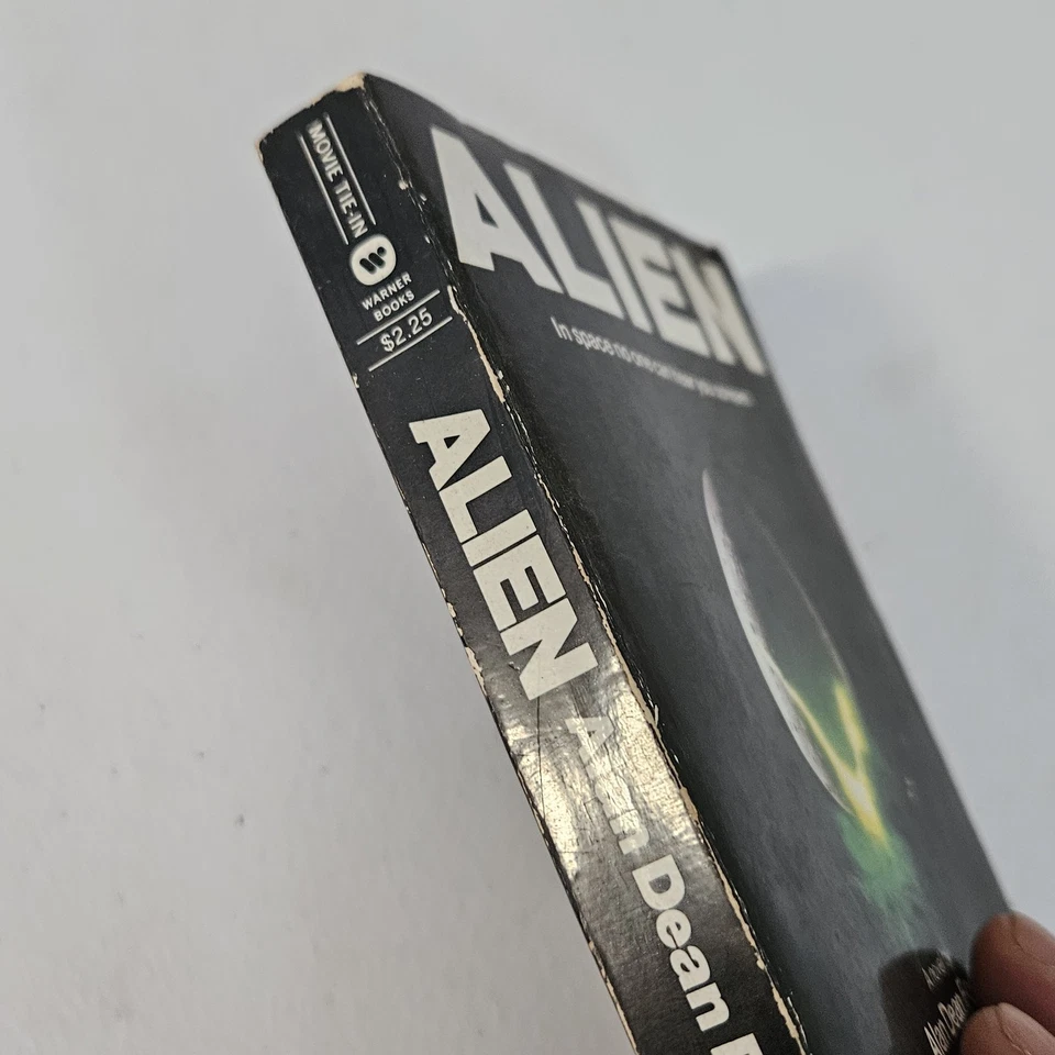 Alien by Alan Dean Foster 1979 Warner Paperback 1st Printing  - Image 3 of 4