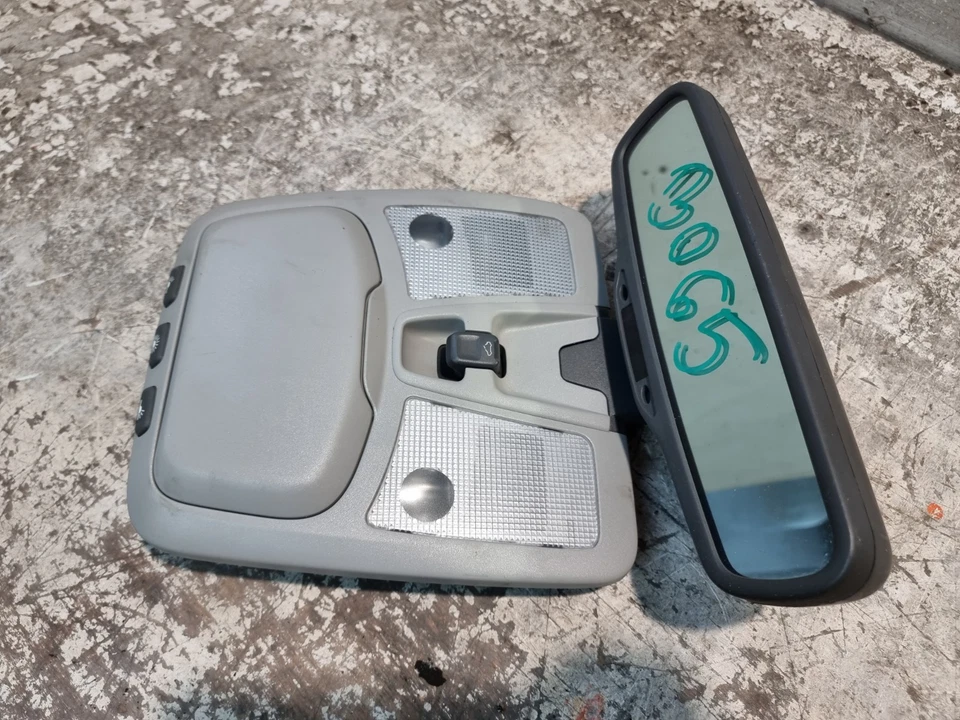 Luz interna frontal Volvo V70 e espelho retrovisor 2003 MK2 OEM 8685433 E11015469 - Imagem 4 de 4