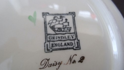 Antique Grindley England Cream Petal 9" Round Veg Serving Bowl Daisy No 2 - Picture 4 of 4