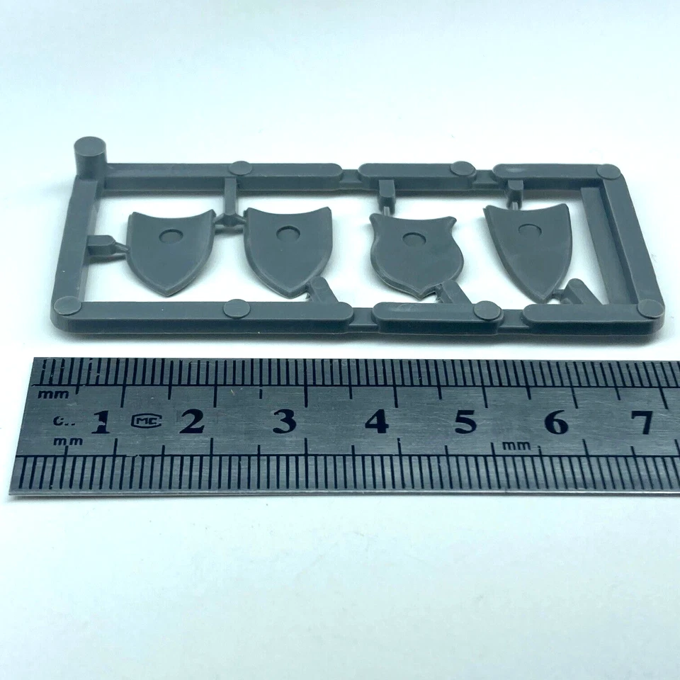 Classic Fighters Shields 1992 Parts & Kitbash Citadel Warhammer Fantasy X13992 - Image 2 of 2