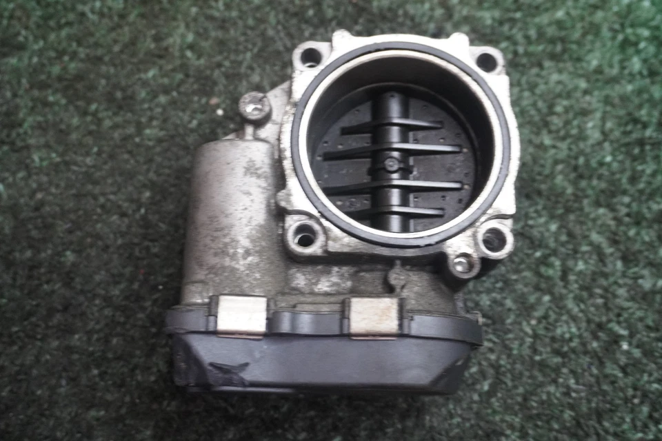 BMW 550i 2009 2010 2011 4,4 L carrocería del acelerador del motor fabricante original 135 k millas A2C53181967 Foto 2 de 4