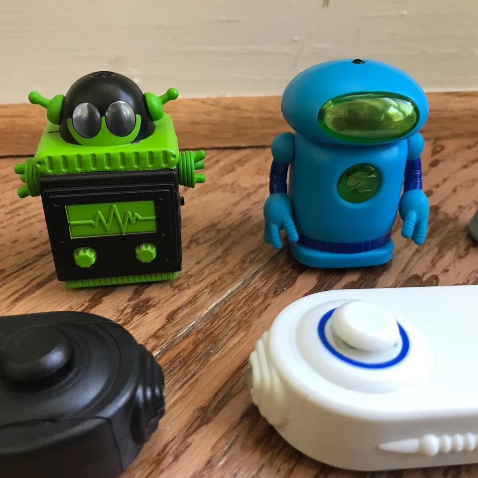 World of Zibits Lote de 2 Robots, Mandos a Distancia, Pistas, Plataformas, Elevadores, Piezas Usado en Excelente Condición Foto 2 de 4